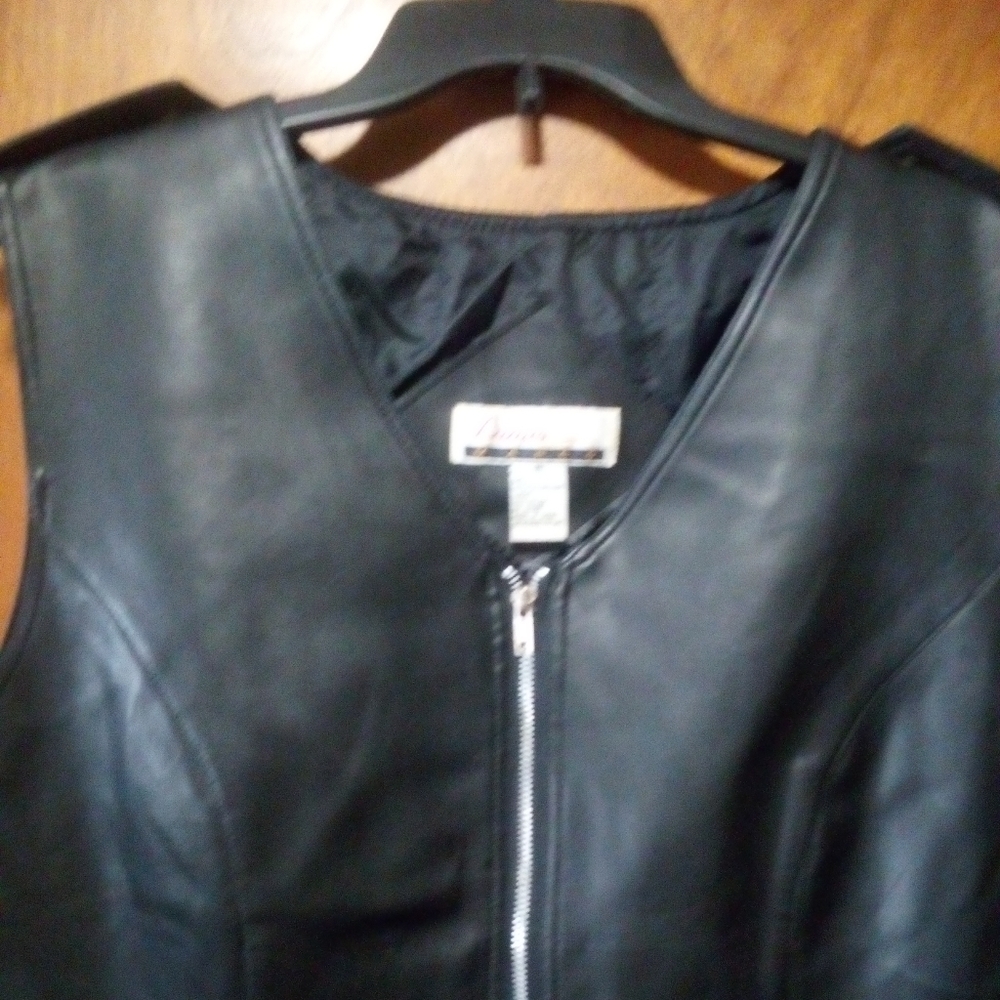 Black Leather Vest with Zipper Pockets - Picture 2 of 12